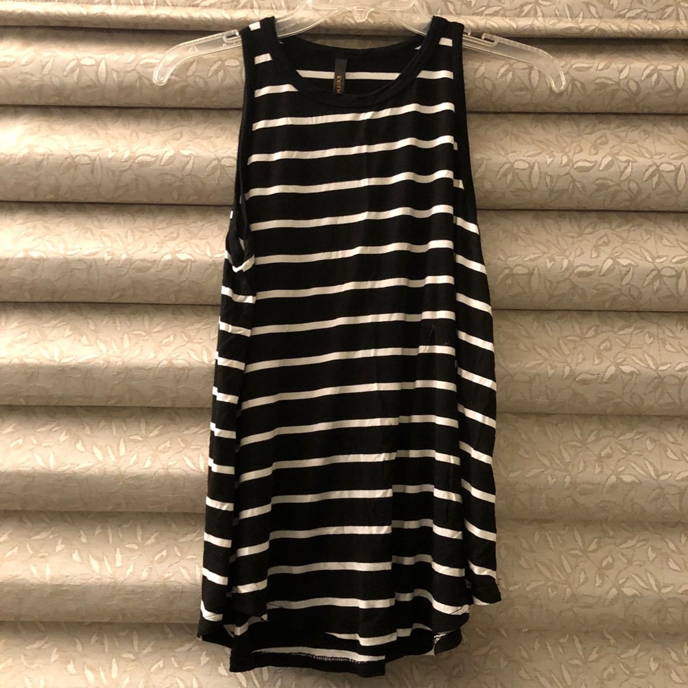 Black/white tank. Size M. Flowy/A-line by reneec.